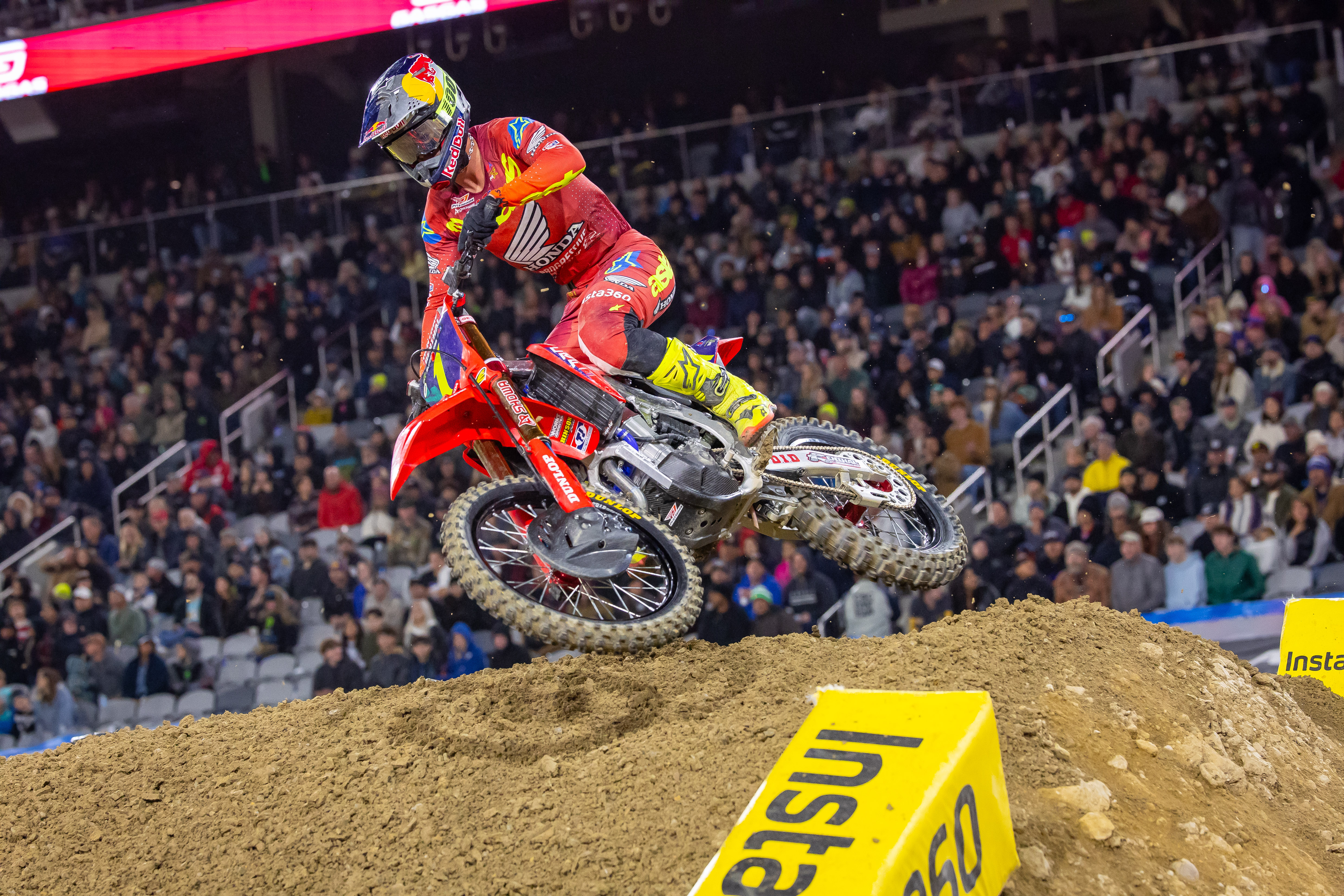 Jett Lawrence injures his knee at Glendale Supercross.